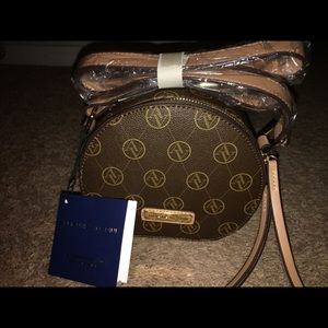 Adrienne Vittadini, Clam Case Crossbody